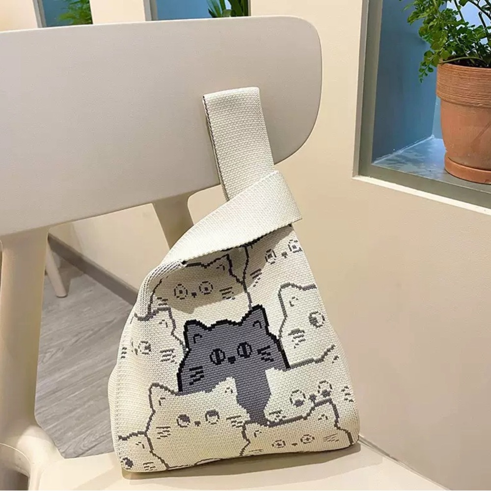 NWT Compact Stylish Essentials Handheld Bag - Fun for animal lovers